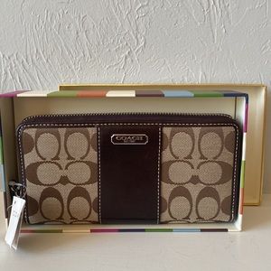 COACH Penelopi Signature Accordion Zip Wallet 43439 SKHMA (Khaki/Mahogany)